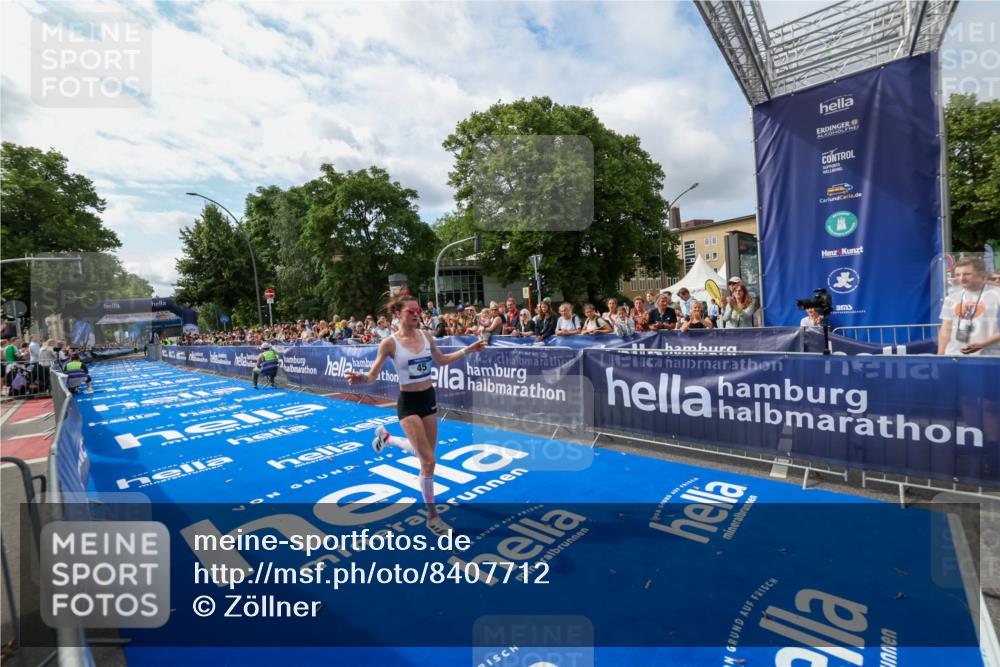29.06.2025 - hella hamburg halbmarathon Zöllner http://msf.ph/oto/8407712 29.06.2025 10:15:52 Ziel 45 meine-sportfotos.de