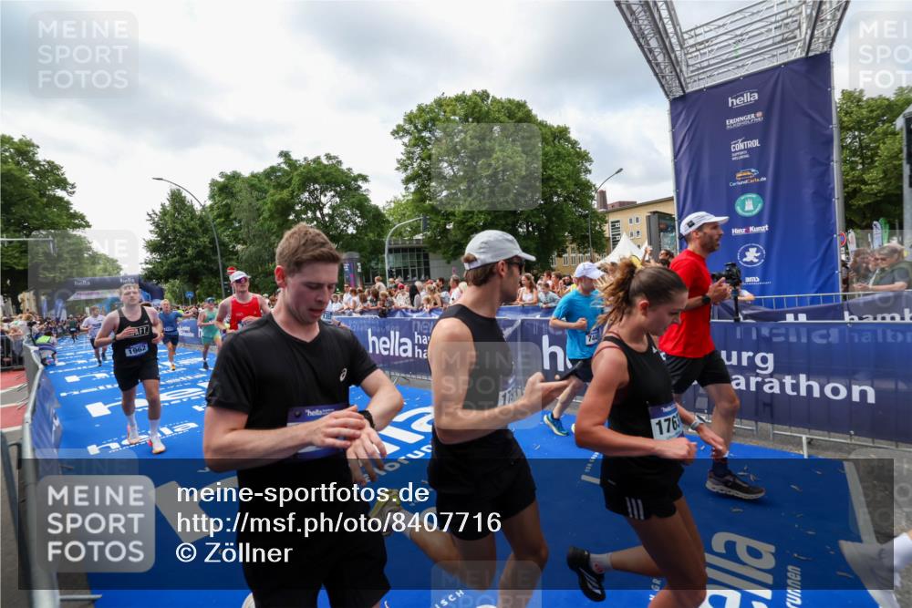 29.06.2025 - hella hamburg halbmarathon Zöllner http://msf.ph/oto/8407716 29.06.2025 10:42:35 Ziel 1209, 1353, 1735, 1800, 1962, 4235, 7116, 7448, 7508, 7734, 13446, 16295, 16333, 17016, 17637, 17733, 17911, 18680 meine-sportfotos.de