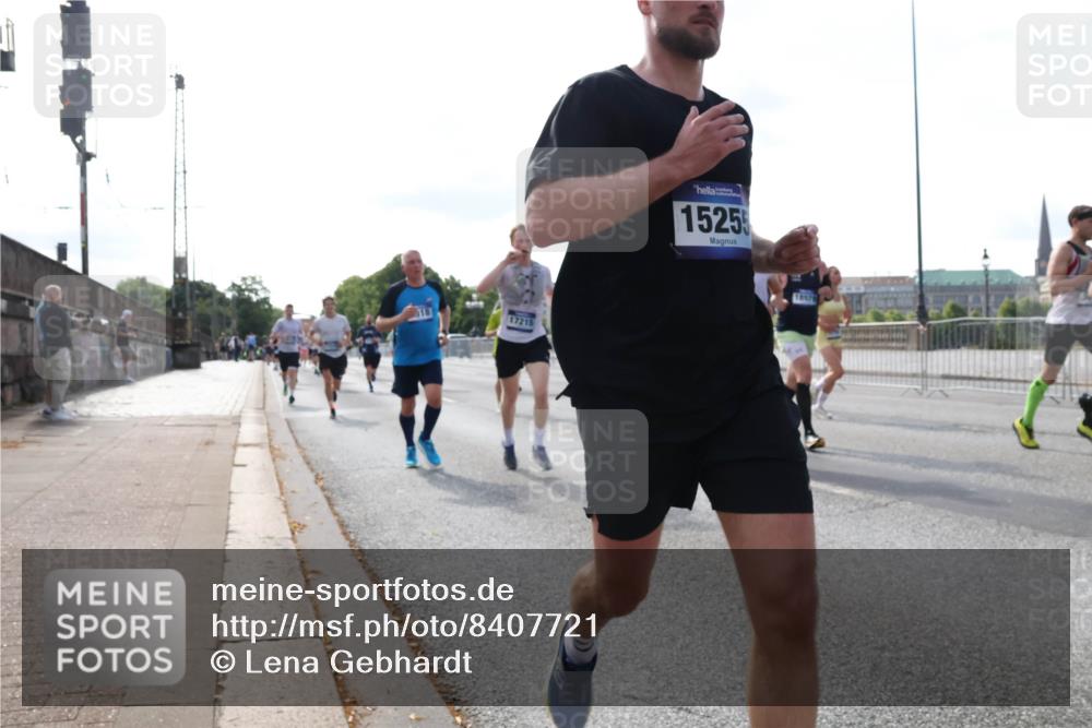 29.06.2025 - hella hamburg halbmarathon Lena Gebhardt http://msf.ph/oto/8407721 29.06.2025 09:49:50 Lombardsbrücke 17215, 1525, 1343, 1445, 1615, 1800, 1975, 2324, 2415, 2573, 2750, 2949, 2980, 3014, 3136, 3282, 3431, 3530, 4148, 4303, 4318, 4425, 4528, 4766, 5248, 6095, 6123, 6682, 7035, 7229, 7495, 7796, 8370, 8465, 8629, 8925, 9264, 9265, 9294, 9296, 9686, 9914, 9979, 10680, 10930, 11765, 12327, 12839, 13141, 13457, 13800, 14077, 14204, 14359, 14374, 14560, 14629, 14667, 14688, 14789, 15094 meine-sportfotos.de