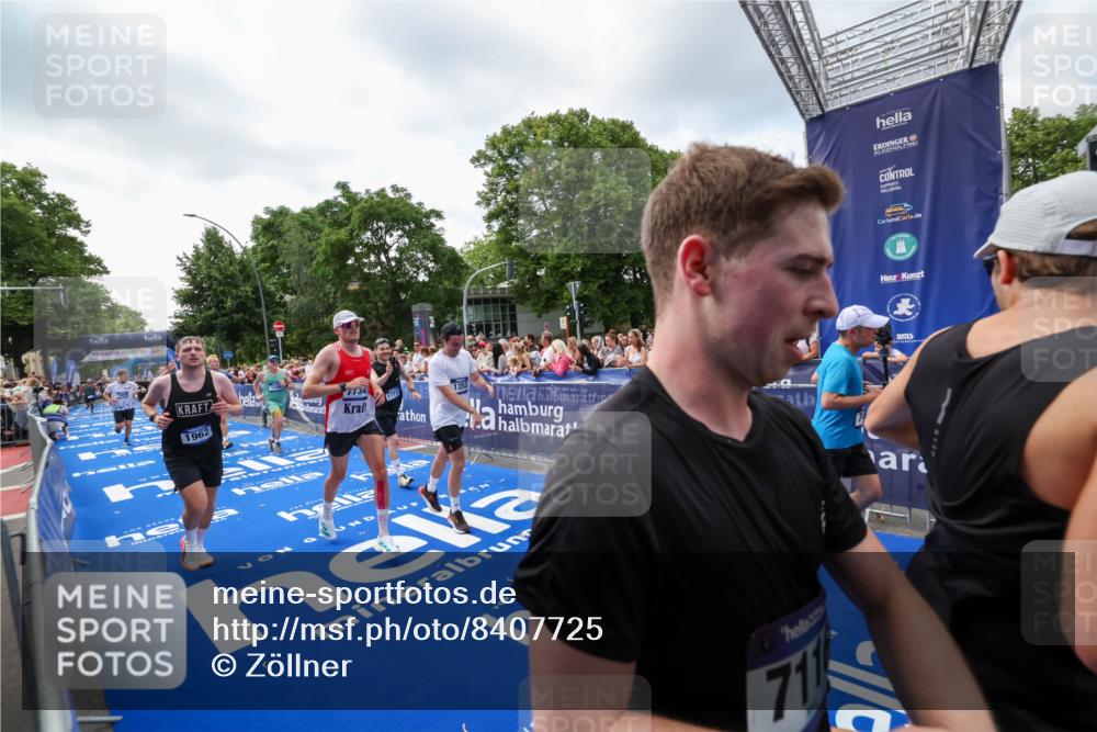29.06.2025 - hella hamburg halbmarathon Zöllner http://msf.ph/oto/8407725 29.06.2025 10:42:35 Ziel 1209, 1353, 1735, 1800, 1962, 4235, 7116, 7448, 7508, 7734, 13446, 16295, 16333, 17016, 17637, 17733, 17911, 18680 meine-sportfotos.de