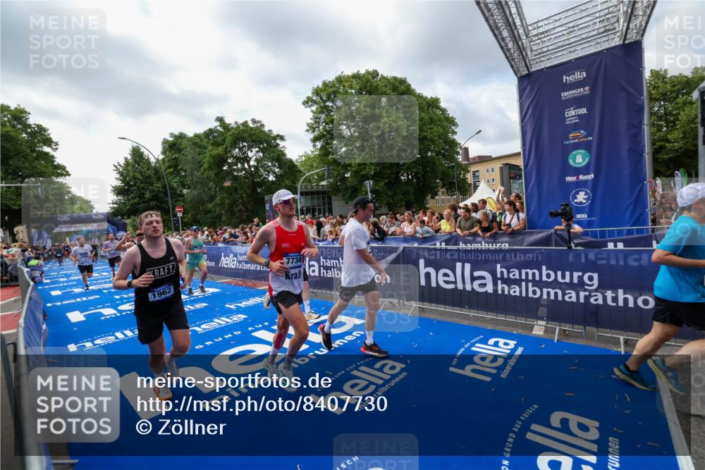 29.06.2025 - hella hamburg halbmarathon Zöllner http://msf.ph/oto/8407730 29.06.2025 10:42:35 Ziel 1209, 1353, 1735, 1800, 1962, 4235, 7116, 7448, 7508, 7734, 13446, 16295, 16333, 17016, 17637, 17733, 17911, 18680 meine-sportfotos.de