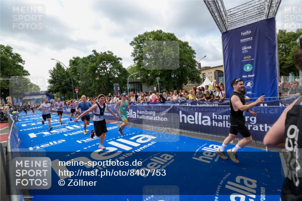 29.06.2025 - hella hamburg halbmarathon Zöllner http://msf.ph/oto/8407753 29.06.2025 10:42:36 Ziel 1209, 1353, 1735, 1962, 4235, 7116, 7448, 7508, 7734, 13446, 13483, 16295, 16333, 17016, 17733, 18632, 18680 meine-sportfotos.de