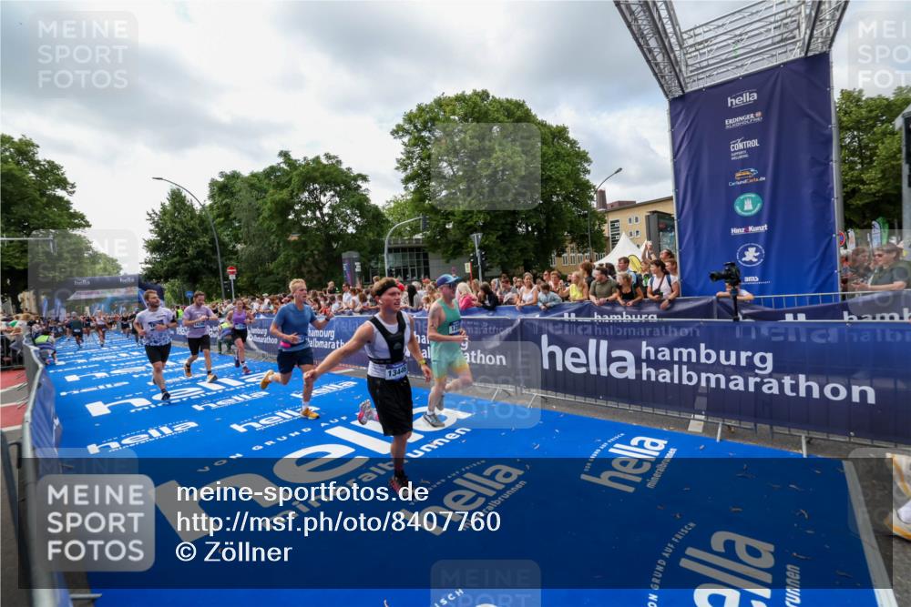 29.06.2025 - hella hamburg halbmarathon Zöllner http://msf.ph/oto/8407760 29.06.2025 10:42:37 Ziel 1209, 1735, 1962, 4235, 7508, 13446, 13483, 16295, 16333, 17016, 17733, 18275, 18632, 18680 meine-sportfotos.de