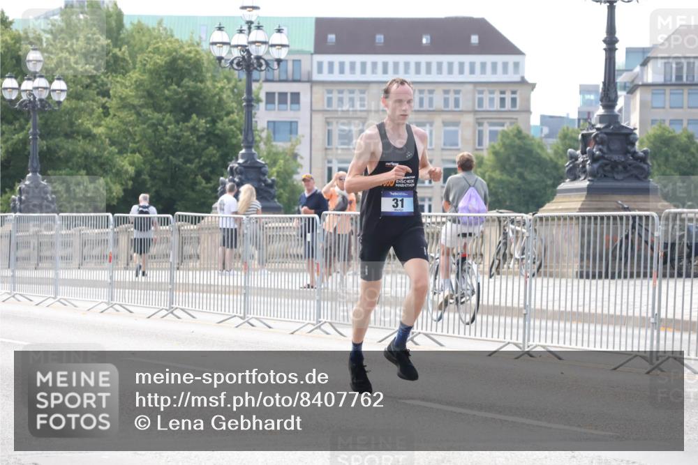 29.06.2025 - hella hamburg halbmarathon Lena Gebhardt http://msf.ph/oto/8407762 29.06.2025 09:36:59 Lombardsbrücke 31, 31, 19227 meine-sportfotos.de