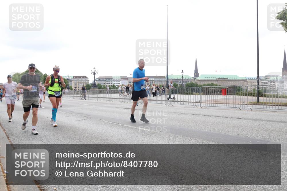 29.06.2025 - hella hamburg halbmarathon Lena Gebhardt http://msf.ph/oto/8407780 29.06.2025 10:50:37 Lombardsbrücke 696, 1129, 1259, 1828, 1930, 2047, 2200, 3184, 3203, 3229, 3647, 3680, 3701, 3710, 3805, 3838, 3897, 4168, 4642, 4695, 4771, 4848, 4961, 5119, 5131, 5997, 6178, 6680, 6830, 7133, 7161, 7505, 7677, 7721, 7755, 7938, 8200, 8299, 8779, 8833, 8834, 8986, 9096, 9168, 9605, 9933, 10029, 10060, 10286, 10437, 10614, 10636, 10744, 11426, 11577, 11696, 11716, 12079, 12392, 12393, 13127, 13846, 13887, 14102, 14144, 14534, 14591, 14940, 15017, 15230, 15416 meine-sportfotos.de