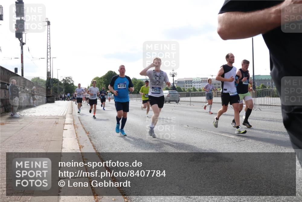 29.06.2025 - hella hamburg halbmarathon Lena Gebhardt http://msf.ph/oto/8407784 29.06.2025 09:49:50 Lombardsbrücke 17214, 4318, 1905, 17215, 18979, 1343, 1445, 1615, 1800, 1975, 2324, 2415, 2573, 2750, 2949, 2980, 3014, 3136, 3282, 3431, 3530, 4148, 4303, 4318, 4425, 4528, 4766, 5248, 6095, 6123, 6682, 7035, 7229, 7495, 7796, 8370, 8465, 8629, 8925, 9264, 9265, 9294, 9296, 9686, 9914, 9979, 10680, 10930, 11765, 12327, 12839, 13141, 13457, 13800, 14077, 14204, 14359, 14374, 14560, 14629, 14667, 14688, 14789, 15094 meine-sportfotos.de