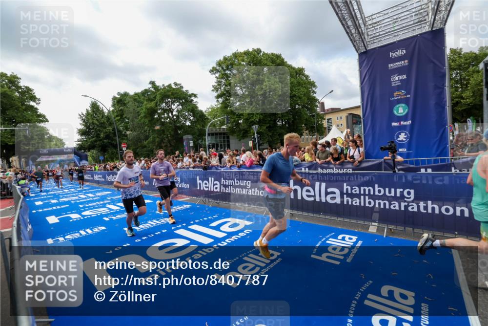 29.06.2025 - hella hamburg halbmarathon Zöllner http://msf.ph/oto/8407787 29.06.2025 10:42:38 Ziel 1209, 1735, 4235, 7508, 13446, 13483, 16295, 16333, 17000, 17016, 18275, 18632, 18680 meine-sportfotos.de