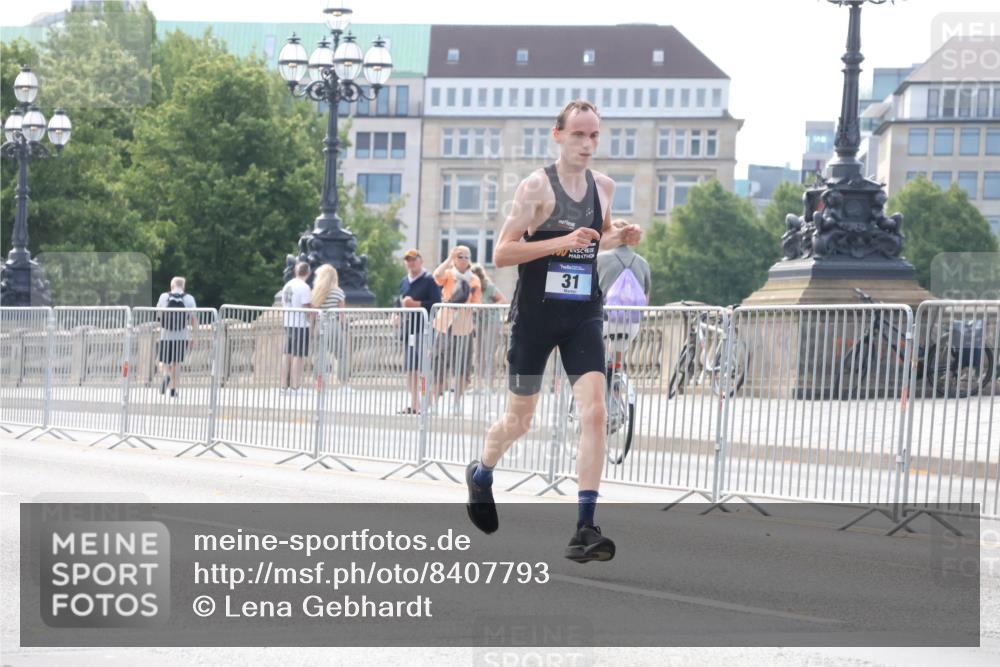 29.06.2025 - hella hamburg halbmarathon Lena Gebhardt http://msf.ph/oto/8407793 29.06.2025 09:37:00 Lombardsbrücke 31, 31, 19227 meine-sportfotos.de