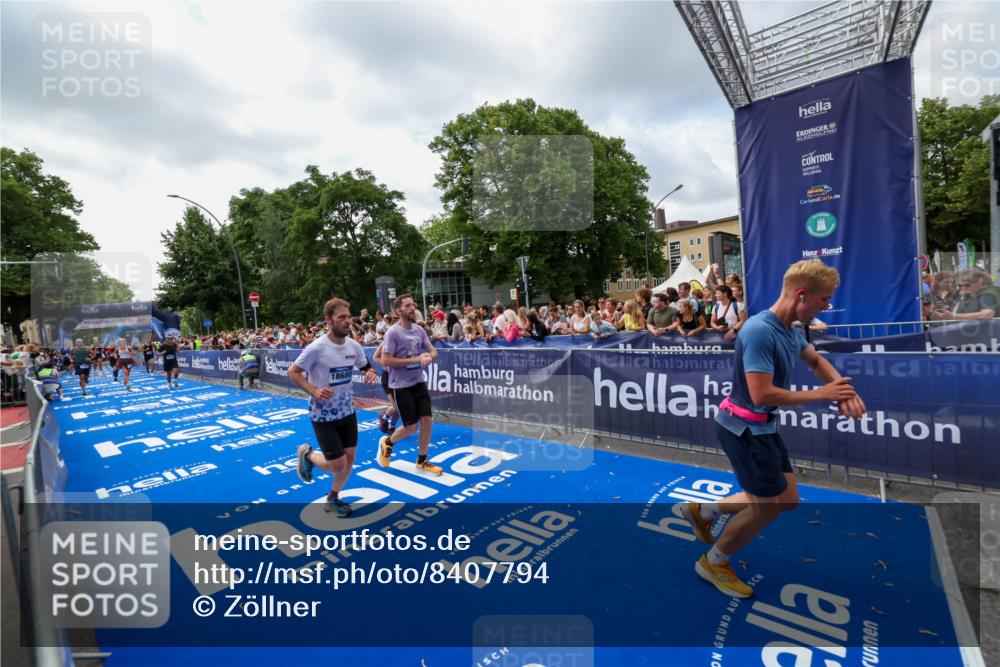 29.06.2025 - hella hamburg halbmarathon Zöllner http://msf.ph/oto/8407794 29.06.2025 10:42:38 Ziel 1209, 1735, 4235, 7508, 13446, 13483, 16295, 16333, 17000, 17016, 18275, 18632, 18680 meine-sportfotos.de