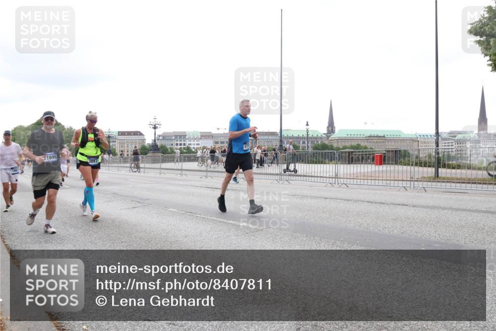 29.06.2025 - hella hamburg halbmarathon Lena Gebhardt http://msf.ph/oto/8407811 29.06.2025 10:50:37 Lombardsbrücke 1696, 3897, 1129, 1259, 1828, 1930, 2047, 2200, 3184, 3203, 3229, 3647, 3680, 3701, 3710, 3805, 3838, 3897, 4168, 4642, 4695, 4771, 4848, 4961, 5119, 5131, 5997, 6178, 6680, 6830, 7133, 7161, 7505, 7677, 7721, 7755, 7938, 8200, 8299, 8779, 8833, 8834, 8986, 9096, 9168, 9605, 9933, 10029, 10060, 10286, 10437, 10614, 10636, 10744, 11426, 11577, 11696, 11716, 12079, 12392, 12393, 13127, 13846, 13887, 14102, 14144, 14534, 14591, 14940, 15017, 15230, 15416 meine-sportfotos.de