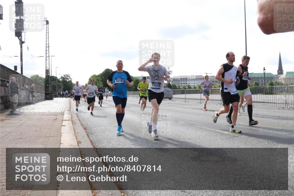29.06.2025 - hella hamburg halbmarathon Lena Gebhardt http://msf.ph/oto/8407814 29.06.2025 09:49:50 Lombardsbrücke 17214, 4318, 17215, 18979, 1343, 1445, 1615, 1800, 1975, 2324, 2415, 2573, 2750, 2949, 2980, 3014, 3136, 3282, 3431, 3530, 4148, 4303, 4318, 4425, 4528, 4766, 5248, 6095, 6123, 6682, 7035, 7229, 7495, 7796, 8370, 8465, 8629, 8925, 9264, 9265, 9294, 9296, 9686, 9914, 9979, 10680, 10930, 11765, 12327, 12839, 13141, 13457, 13800, 14077, 14204, 14359, 14374, 14560, 14629, 14667, 14688, 14789, 15094 meine-sportfotos.de