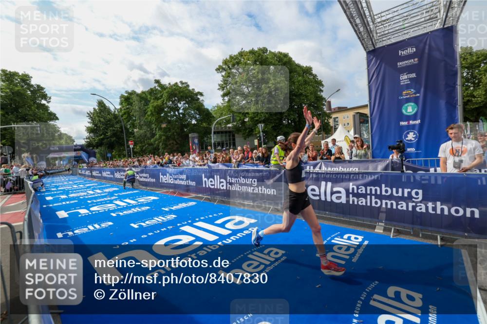 29.06.2025 - hella hamburg halbmarathon Zöllner http://msf.ph/oto/8407830 29.06.2025 10:16:16 Ziel 50 meine-sportfotos.de
