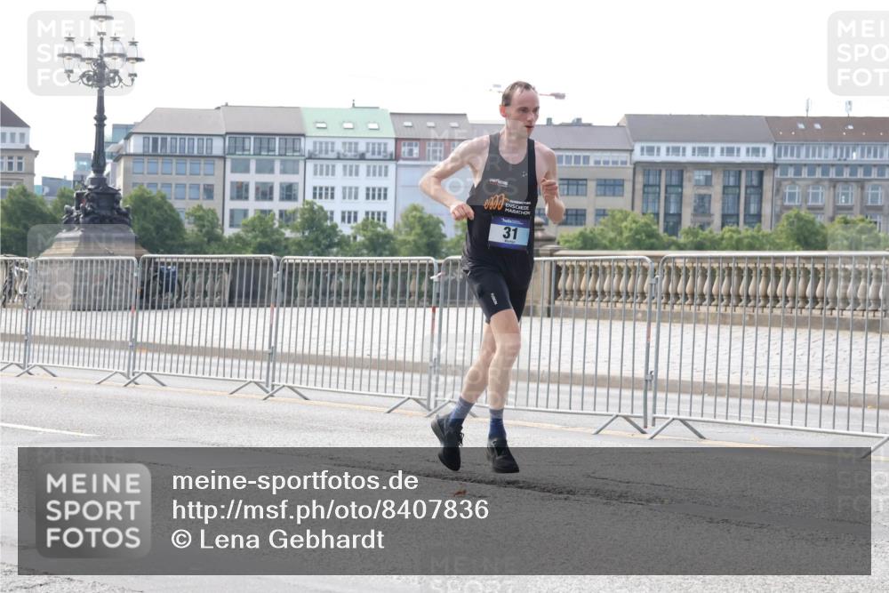29.06.2025 - hella hamburg halbmarathon Lena Gebhardt http://msf.ph/oto/8407836 29.06.2025 09:37:01 Lombardsbrücke 31, 31, 19227 meine-sportfotos.de
