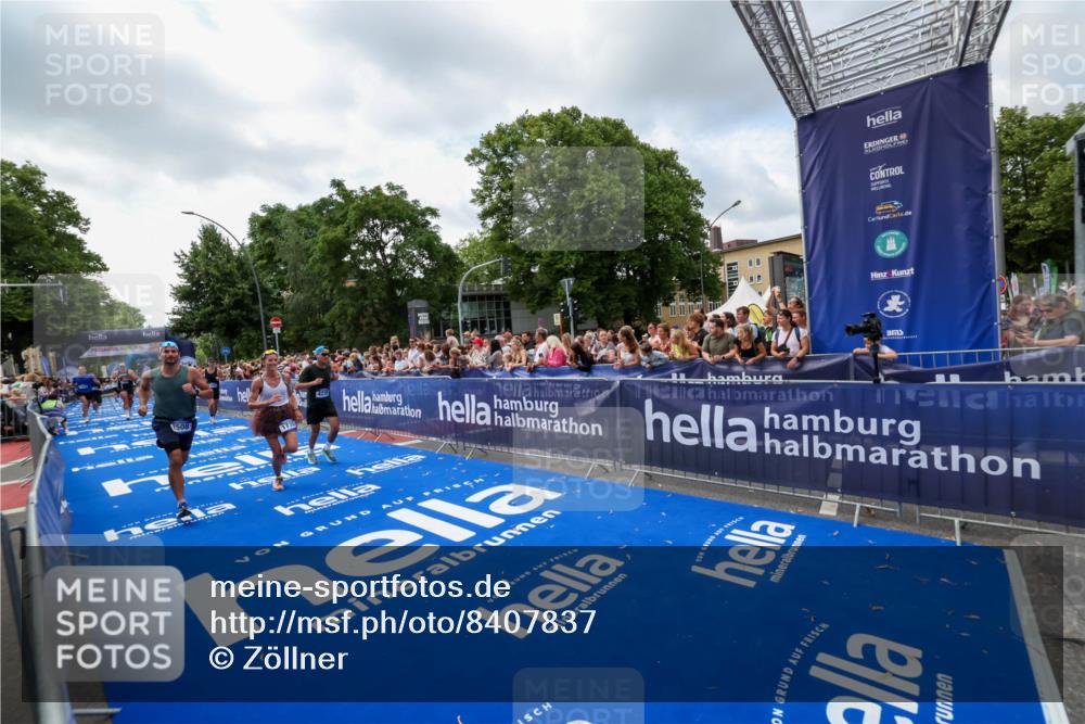 29.06.2025 - hella hamburg halbmarathon Zöllner http://msf.ph/oto/8407837 29.06.2025 10:42:41 Ziel 1700, 1735, 4235, 7508, 9371, 9534, 13483, 17000, 18275, 18632 meine-sportfotos.de