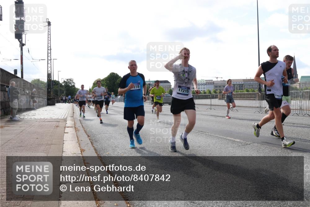 29.06.2025 - hella hamburg halbmarathon Lena Gebhardt http://msf.ph/oto/8407842 29.06.2025 09:49:51 Lombardsbrücke 17214, 318, 19090, 17215, 1343, 1445, 1615, 1800, 1975, 2324, 2415, 2573, 2750, 2949, 2980, 3014, 3136, 3282, 3431, 3530, 4148, 4303, 4318, 4425, 4528, 4766, 5248, 6095, 6123, 6682, 7035, 7229, 7495, 7796, 8370, 8465, 8629, 8925, 9264, 9265, 9294, 9296, 9686, 9914, 9979, 10680, 10894, 10930, 11765, 12327, 12839, 13141, 13457, 13800, 14077, 14204, 14359, 14374, 14560, 14629, 14667, 14688, 14789, 15094 meine-sportfotos.de