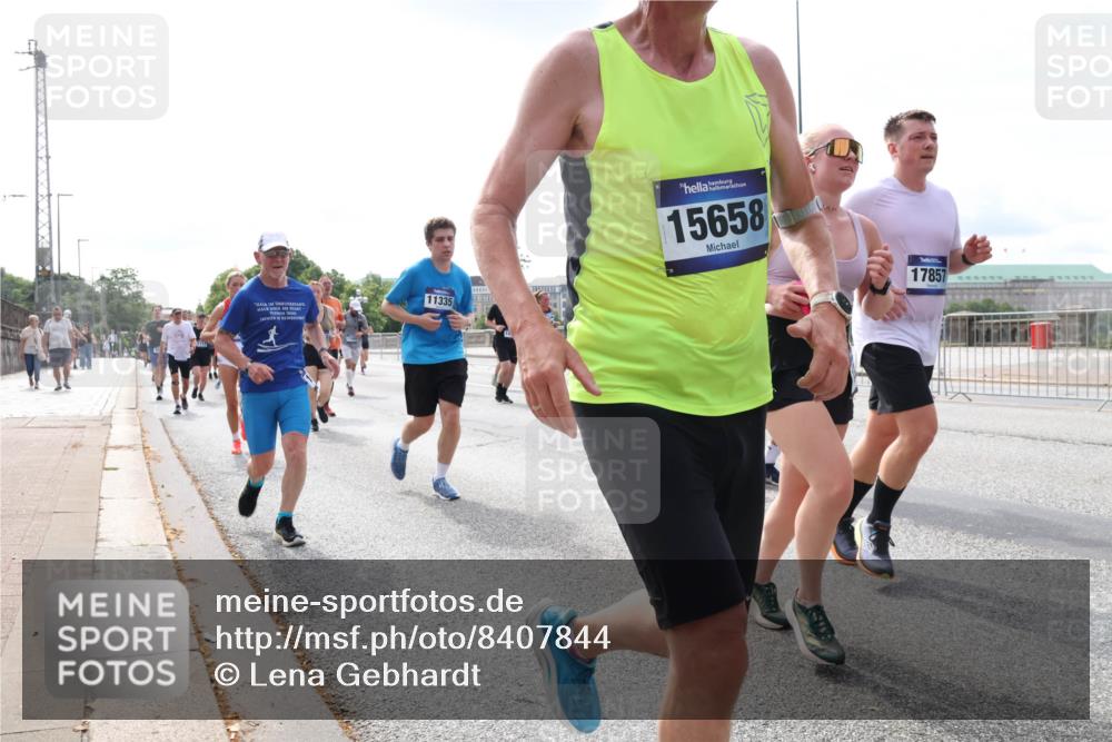 29.06.2025 - hella hamburg halbmarathon Lena Gebhardt http://msf.ph/oto/8407844 29.06.2025 10:16:48 Lombardsbrücke 11335, 15658, 17857, 1117, 1212, 1240, 1244, 1331, 1348, 1403, 1553, 1599, 1602, 1825, 2225, 2347, 2912, 3030, 3088, 3156, 3176, 3450, 3484, 3622, 3687, 4478, 4583, 5036, 5037, 5294, 6024, 6328, 6488, 6742, 6941, 6948, 7114, 7115, 7158, 7257, 7345, 7358, 7360, 7376, 7753, 7924, 7928, 8263, 8295, 8317, 8513, 8597, 8619, 8645, 8707, 8847, 8857, 9091, 9208, 9332, 9492, 9628, 9664, 9676, 9810, 10076, 10139, 10141, 10232, 11344, 11345 meine-sportfotos.de