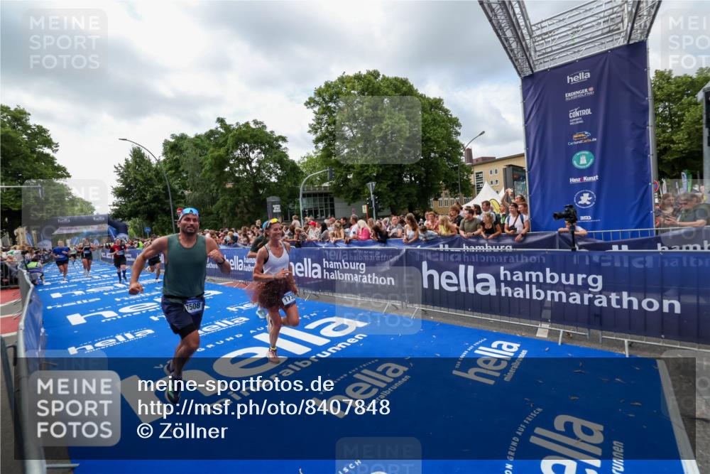 29.06.2025 - hella hamburg halbmarathon Zöllner http://msf.ph/oto/8407848 29.06.2025 10:42:41 Ziel 1700, 1735, 4235, 7508, 9371, 9534, 13483, 17000, 18275, 18632 meine-sportfotos.de