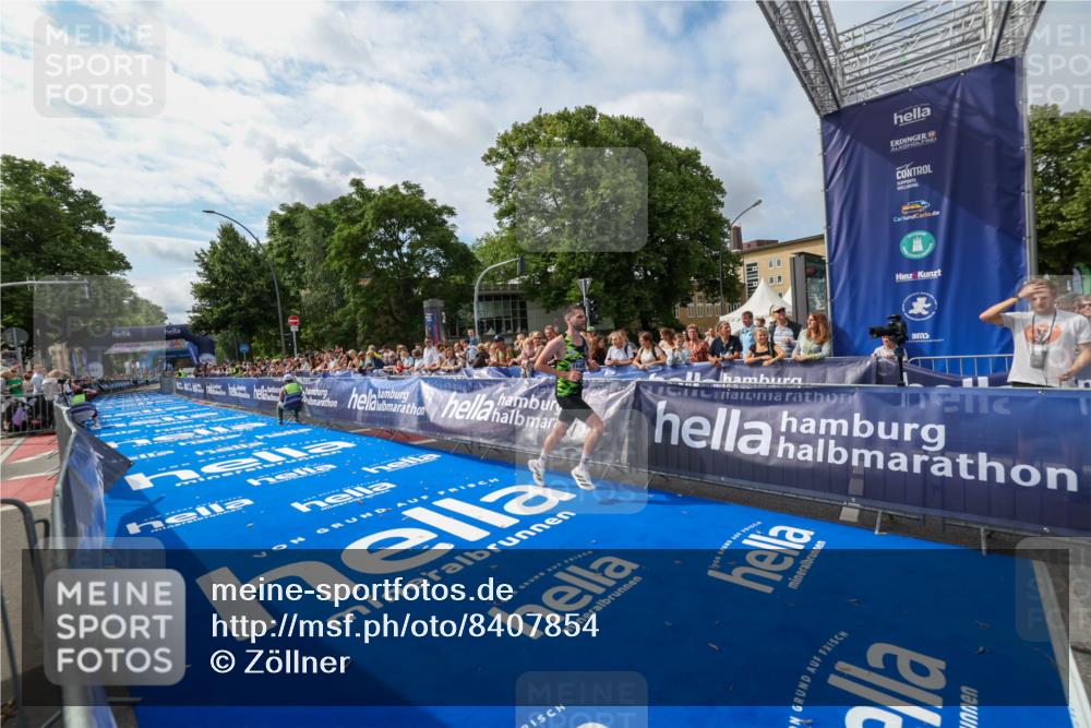 29.06.2025 - hella hamburg halbmarathon Zöllner http://msf.ph/oto/8407854 29.06.2025 10:16:25 Ziel 11409 meine-sportfotos.de