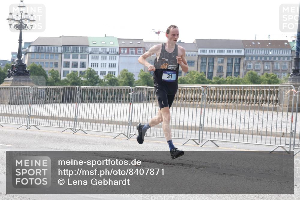 29.06.2025 - hella hamburg halbmarathon Lena Gebhardt http://msf.ph/oto/8407871 29.06.2025 09:37:01 Lombardsbrücke 31, 31, 19227 meine-sportfotos.de