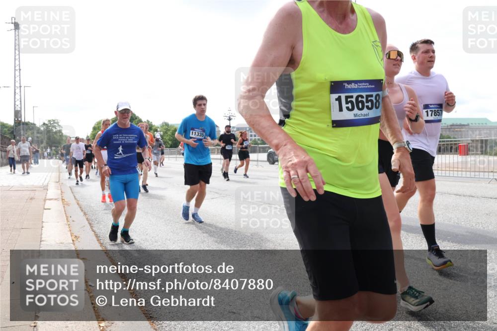 29.06.2025 - hella hamburg halbmarathon Lena Gebhardt http://msf.ph/oto/8407880 29.06.2025 10:16:48 Lombardsbrücke 11335, 18675, 15658, 17857, 1117, 1212, 1240, 1244, 1331, 1348, 1403, 1553, 1599, 1602, 1825, 2225, 2347, 2912, 3030, 3088, 3156, 3176, 3450, 3484, 3622, 3687, 4478, 4583, 5036, 5037, 5294, 6024, 6328, 6488, 6742, 6941, 6948, 7114, 7115, 7158, 7257, 7345, 7358, 7360, 7376, 7753, 7924, 7928, 8263, 8295, 8317, 8513, 8597, 8619, 8645, 8707, 8847, 8857, 9091, 9208, 9332, 9492, 9628, 9664, 9676, 9810, 10076, 10139, 10141, 10232, 11344, 11345 meine-sportfotos.de