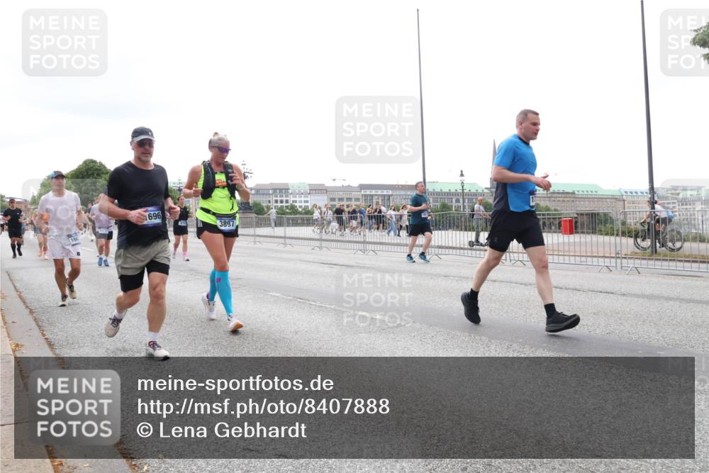 29.06.2025 - hella hamburg halbmarathon Lena Gebhardt http://msf.ph/oto/8407888 29.06.2025 10:50:38 Lombardsbrücke 696, 1129, 1259, 1828, 1930, 2047, 2200, 3184, 3203, 3229, 3647, 3680, 3710, 3805, 3838, 3897, 4168, 4642, 4695, 4771, 4848, 4961, 5119, 5131, 5997, 6178, 6680, 6830, 7133, 7141, 7161, 7505, 7677, 7755, 7938, 8200, 8299, 8779, 8833, 8834, 8986, 9096, 9168, 9933, 10029, 10060, 10286, 10437, 10614, 10636, 10744, 11426, 11577, 11696, 11716, 12079, 12392, 12393, 13846, 13887, 14102, 14144, 14534, 14591, 14940, 15017, 15230, 15416 meine-sportfotos.de