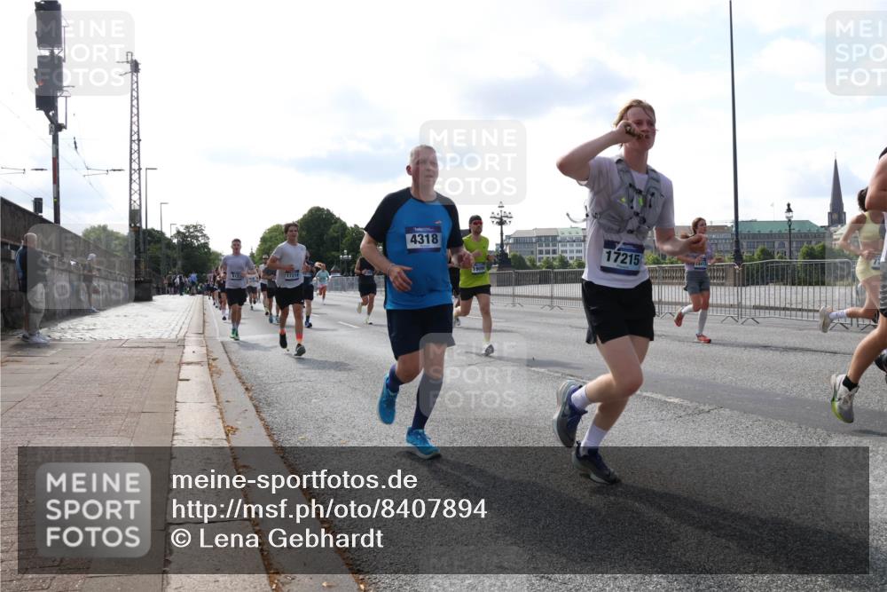 29.06.2025 - hella hamburg halbmarathon Lena Gebhardt http://msf.ph/oto/8407894 29.06.2025 09:49:51 Lombardsbrücke 17214, 4318, 17215, 1343, 1445, 1615, 1800, 1975, 2324, 2415, 2573, 2750, 2949, 2980, 3014, 3136, 3282, 3431, 3530, 4148, 4303, 4318, 4425, 4528, 4766, 5248, 6095, 6123, 6682, 7035, 7229, 7495, 7796, 8370, 8465, 8629, 8925, 9264, 9265, 9294, 9296, 9686, 9914, 9979, 10680, 10894, 10930, 11765, 12327, 12839, 13141, 13457, 13800, 14077, 14204, 14359, 14374, 14560, 14629, 14667, 14688, 14789, 15094 meine-sportfotos.de