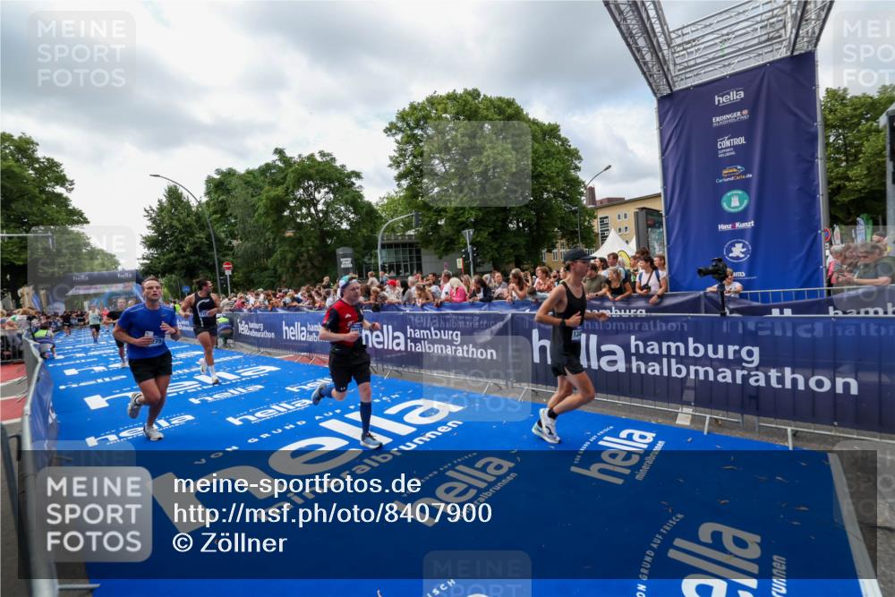 29.06.2025 - hella hamburg halbmarathon Zöllner http://msf.ph/oto/8407900 29.06.2025 10:42:44 Ziel 1700, 9371, 9534, 13483, 17000, 18275, 18632 meine-sportfotos.de