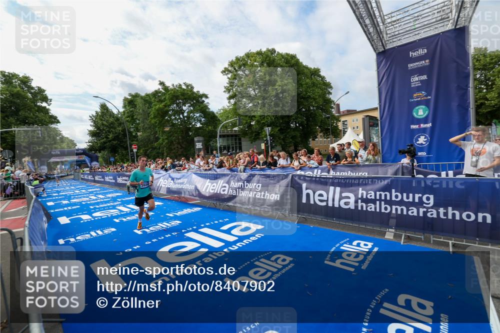29.06.2025 - hella hamburg halbmarathon Zöllner http://msf.ph/oto/8407902 29.06.2025 10:16:37 Ziel 3944, 11864 meine-sportfotos.de