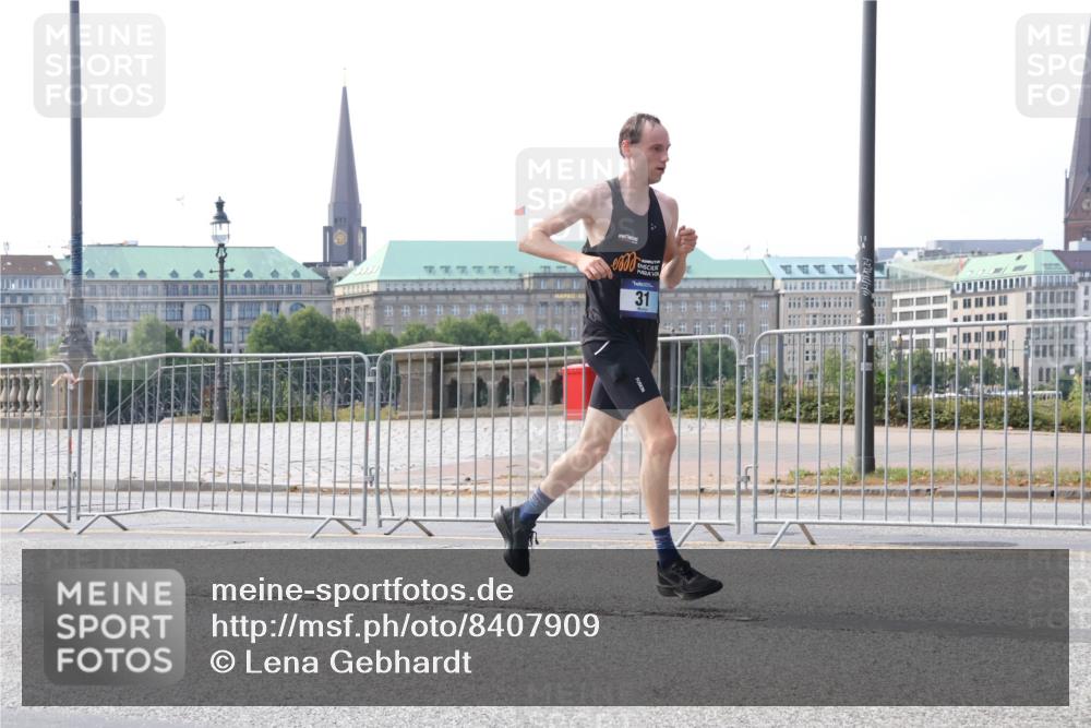 29.06.2025 - hella hamburg halbmarathon Lena Gebhardt http://msf.ph/oto/8407909 29.06.2025 09:37:02 Lombardsbrücke 31, 31, 19227 meine-sportfotos.de