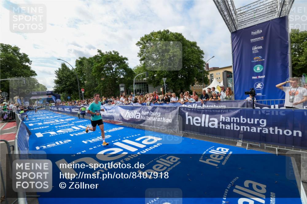29.06.2025 - hella hamburg halbmarathon Zöllner http://msf.ph/oto/8407918 29.06.2025 10:16:37 Ziel 3944, 11864 meine-sportfotos.de