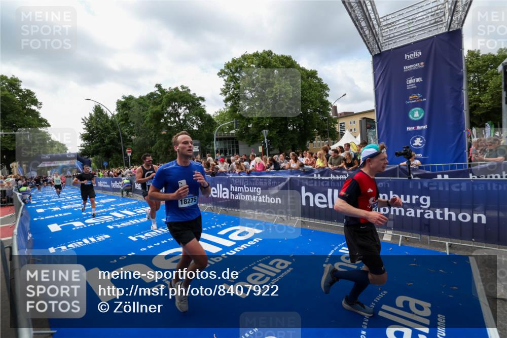 29.06.2025 - hella hamburg halbmarathon Zöllner http://msf.ph/oto/8407922 29.06.2025 10:42:45 Ziel 1700, 9371, 9534, 13483, 13725, 17000, 18275, 18632 meine-sportfotos.de