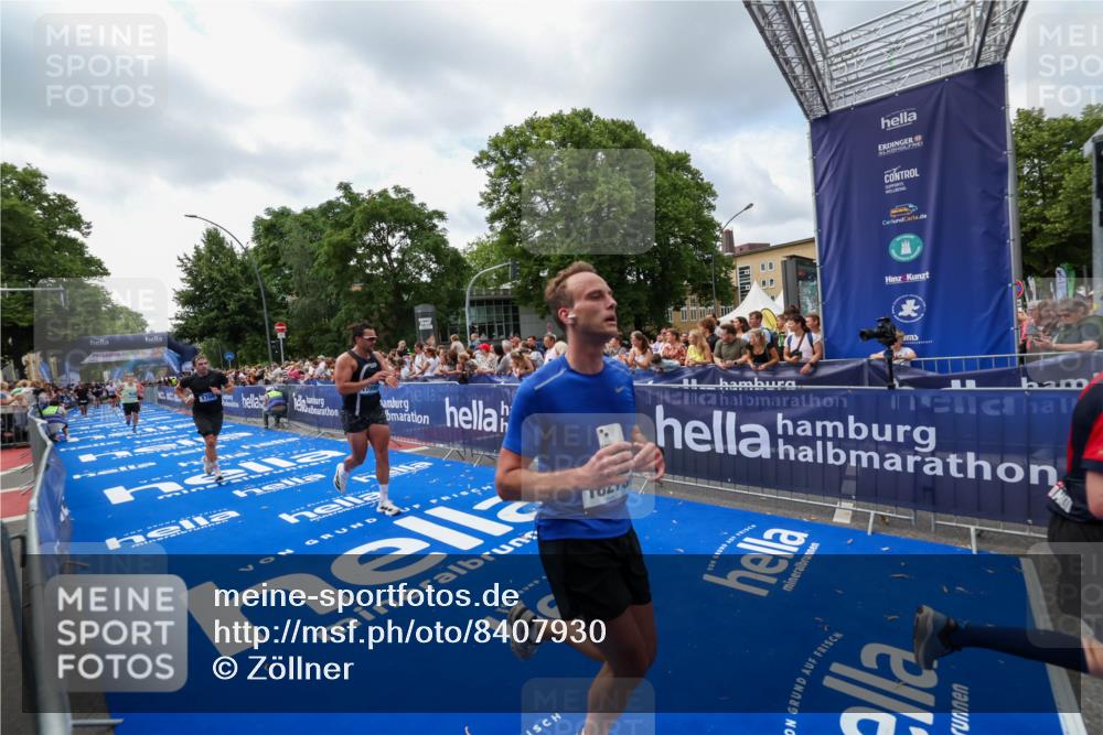 29.06.2025 - hella hamburg halbmarathon Zöllner http://msf.ph/oto/8407930 29.06.2025 10:42:46 Ziel 1700, 9371, 9534, 13725, 14560, 17000, 18275 meine-sportfotos.de