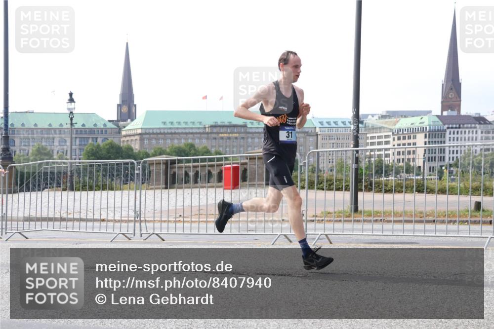 29.06.2025 - hella hamburg halbmarathon Lena Gebhardt http://msf.ph/oto/8407940 29.06.2025 09:37:02 Lombardsbrücke 000, 31, 31, 19227 meine-sportfotos.de