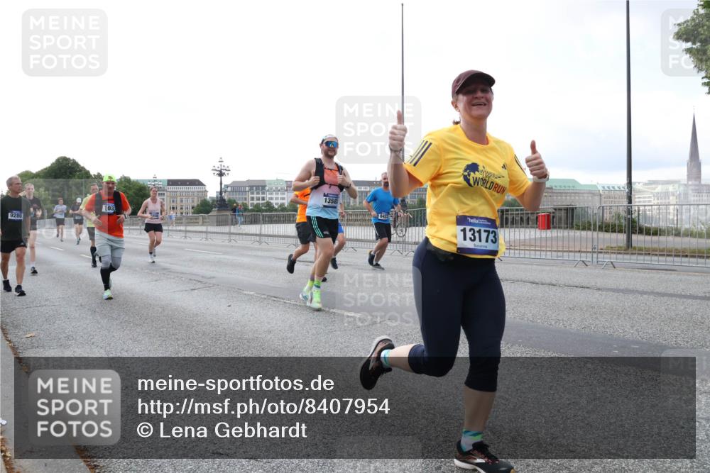 29.06.2025 - hella hamburg halbmarathon Lena Gebhardt http://msf.ph/oto/8407954 29.06.2025 10:04:06 Lombardsbrücke 1358, 103, 9280, 8422, 13173, 1032, 1355, 1367, 2277, 2759, 2979, 3488, 4095, 4488, 4587, 5058, 5354, 5363, 5365, 5396, 5613, 5976, 6142, 6706, 6709, 7006, 7017, 7306, 7485, 8177, 8217, 8421, 8422, 8423, 8469, 8484, 8727, 9280, 9526, 9899, 10389, 10756, 11402, 11511, 11582, 11614, 12004, 12005, 12336, 12653, 12998, 13173, 13583, 14340, 14436, 14917, 15520, 15525, 15678, 15859, 16099, 16113, 16621, 17071, 17098, 17437 meine-sportfotos.de