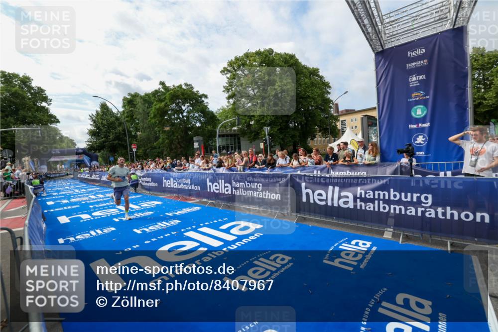 29.06.2025 - hella hamburg halbmarathon Zöllner http://msf.ph/oto/8407967 29.06.2025 10:16:42 Ziel 11864 meine-sportfotos.de