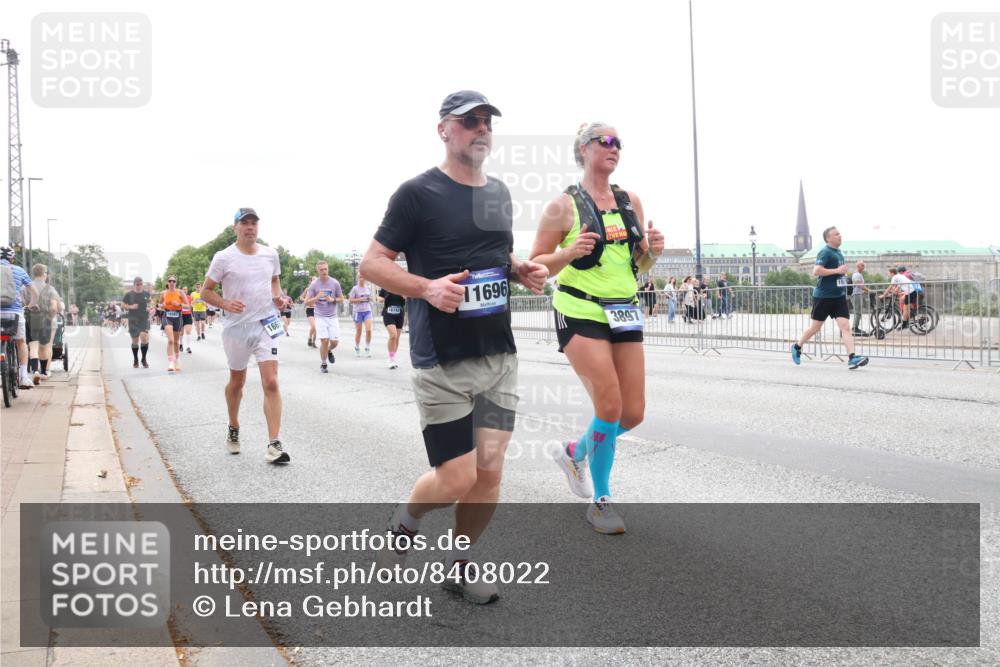29.06.2025 - hella hamburg halbmarathon Lena Gebhardt http://msf.ph/oto/8408022 29.06.2025 10:50:39 Lombardsbrücke 1667, 16742, 11696, 3897, 1129, 1208, 1259, 1828, 1930, 2047, 2200, 2358, 3184, 3203, 3229, 3647, 3680, 3710, 3805, 3838, 3897, 4168, 4642, 4695, 4771, 4848, 4961, 5119, 5131, 5997, 6178, 6680, 6830, 7133, 7141, 7161, 7505, 7677, 7755, 7938, 8200, 8299, 8779, 8833, 8834, 8986, 9096, 9168, 9933, 10029, 10286, 10437, 10552, 10614, 10636, 10744, 11426, 11577, 11696, 11716, 12079, 12392, 12393, 13846, 13887, 14102, 14144, 14534, 14591, 14940, 15017, 15230, 15416 meine-sportfotos.de