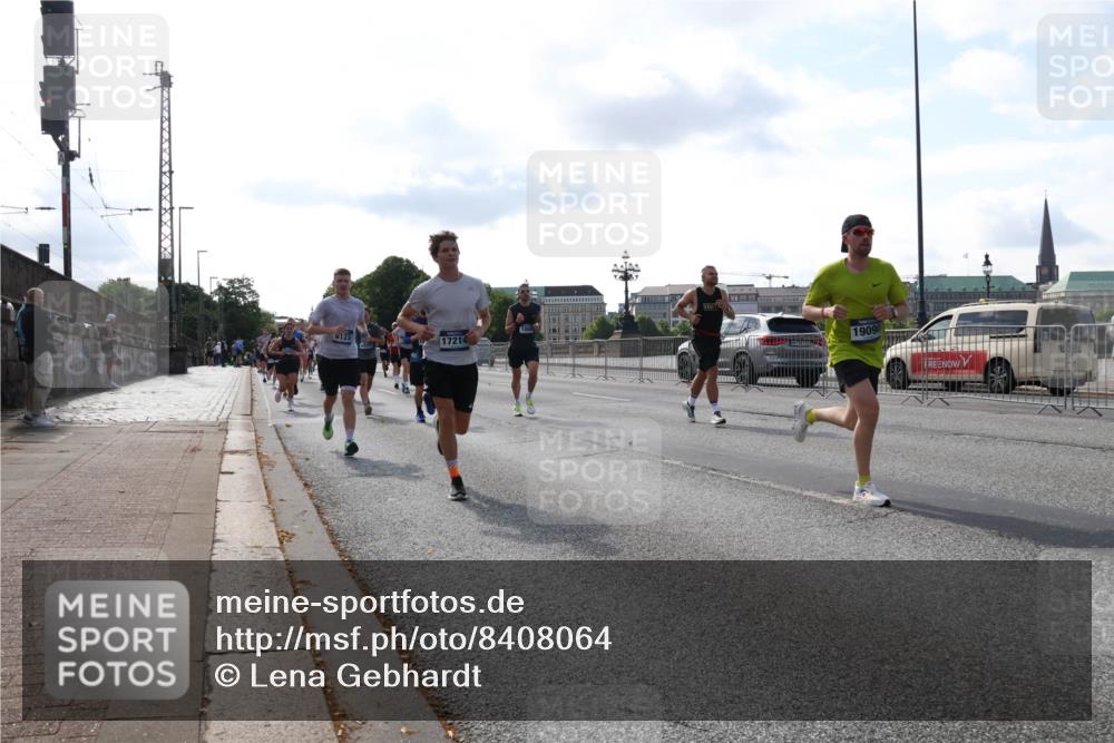 29.06.2025 - hella hamburg halbmarathon Lena Gebhardt http://msf.ph/oto/8408064 29.06.2025 09:49:52 Lombardsbrücke 17214, 19090, 1343, 1445, 1615, 1675, 1800, 1975, 2324, 2415, 2573, 2750, 2949, 2980, 3014, 3136, 3282, 3431, 3530, 4148, 4303, 4318, 4425, 4528, 4766, 5248, 5409, 6095, 6123, 6682, 7035, 7229, 7495, 7796, 8370, 8465, 8629, 8925, 9264, 9265, 9294, 9296, 9686, 9711, 9914, 9979, 10680, 10894, 10930, 11765, 12327, 12839, 13141, 13457, 13800, 14077, 14204, 14359, 14374, 14560, 14629, 14667, 14688, 14789, 15094 meine-sportfotos.de