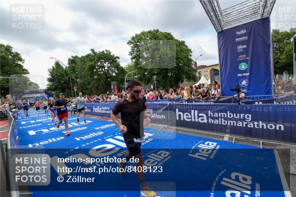 29.06.2025 - hella hamburg halbmarathon Zöllner http://msf.ph/oto/8408123 29.06.2025 10:42:55 Ziel 5011, 5477, 7105, 13398, 14447, 14560, 14813, 14849, 15297, 15301, 15851, 18559, 18659 meine-sportfotos.de