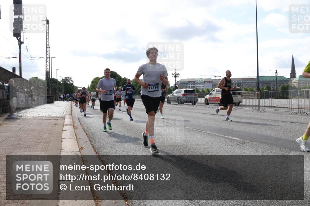 29.06.2025 - hella hamburg halbmarathon Lena Gebhardt http://msf.ph/oto/8408132 29.06.2025 09:49:53 Lombardsbrücke 18734, 6123, 17214, 1343, 1445, 1615, 1675, 1800, 1975, 2324, 2415, 2573, 2750, 2949, 2980, 3136, 3282, 3431, 3530, 4148, 4303, 4318, 4425, 4528, 4766, 5248, 5409, 6095, 6123, 6682, 7035, 7229, 7495, 7796, 8370, 8465, 8629, 8925, 9264, 9265, 9294, 9296, 9686, 9711, 9914, 9979, 10680, 10894, 10930, 11765, 12327, 12554, 12839, 13141, 13457, 13800, 14077, 14204, 14359, 14374, 14560, 14629, 14667, 14688, 14789, 15094 meine-sportfotos.de