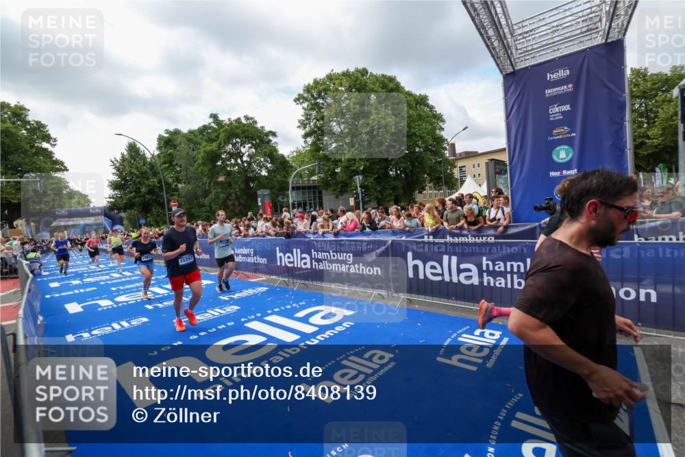 29.06.2025 - hella hamburg halbmarathon Zöllner http://msf.ph/oto/8408139 29.06.2025 10:42:55 Ziel 5011, 5477, 7105, 13398, 14447, 14560, 14813, 14849, 15297, 15301, 15851, 18559, 18659 meine-sportfotos.de