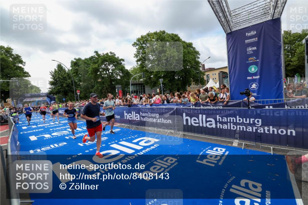 29.06.2025 - hella hamburg halbmarathon Zöllner http://msf.ph/oto/8408143 29.06.2025 10:42:55 Ziel 5011, 5477, 7105, 13398, 14447, 14560, 14813, 14849, 15297, 15301, 15851, 18559, 18659 meine-sportfotos.de