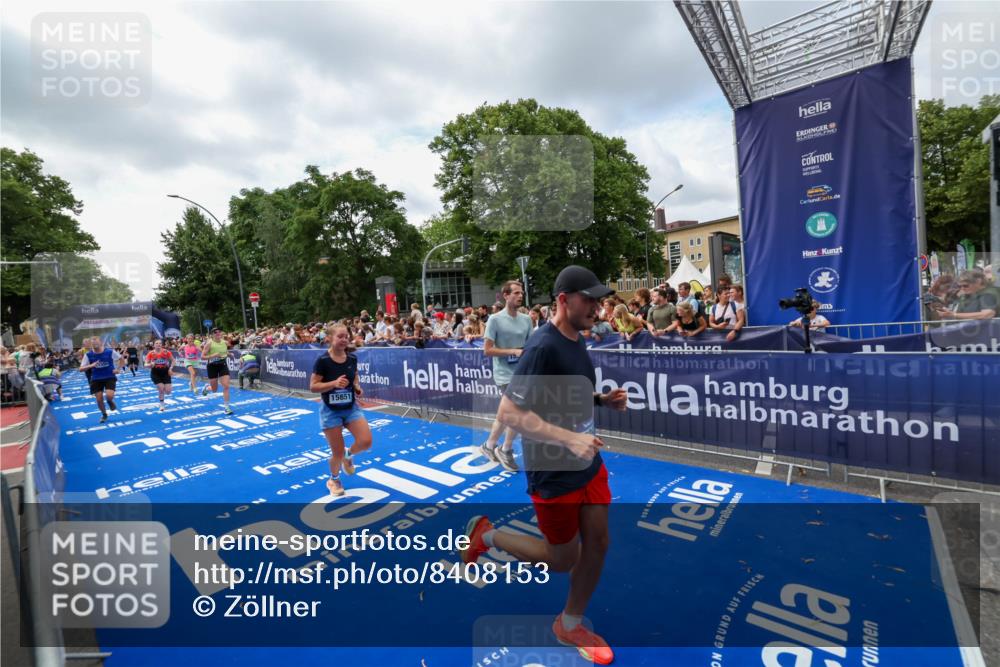 29.06.2025 - hella hamburg halbmarathon Zöllner http://msf.ph/oto/8408153 29.06.2025 10:42:56 Ziel 4823, 5011, 5477, 7105, 13398, 14447, 14813, 14849, 15297, 15301, 15851, 18559, 18659 meine-sportfotos.de