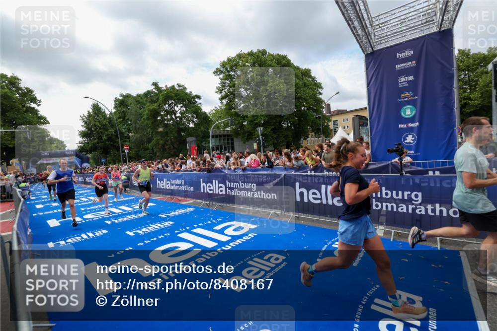 29.06.2025 - hella hamburg halbmarathon Zöllner http://msf.ph/oto/8408167 29.06.2025 10:42:57 Ziel 4823, 5011, 5477, 13398, 14447, 14849, 15297, 15301, 15851, 18559, 18659 meine-sportfotos.de