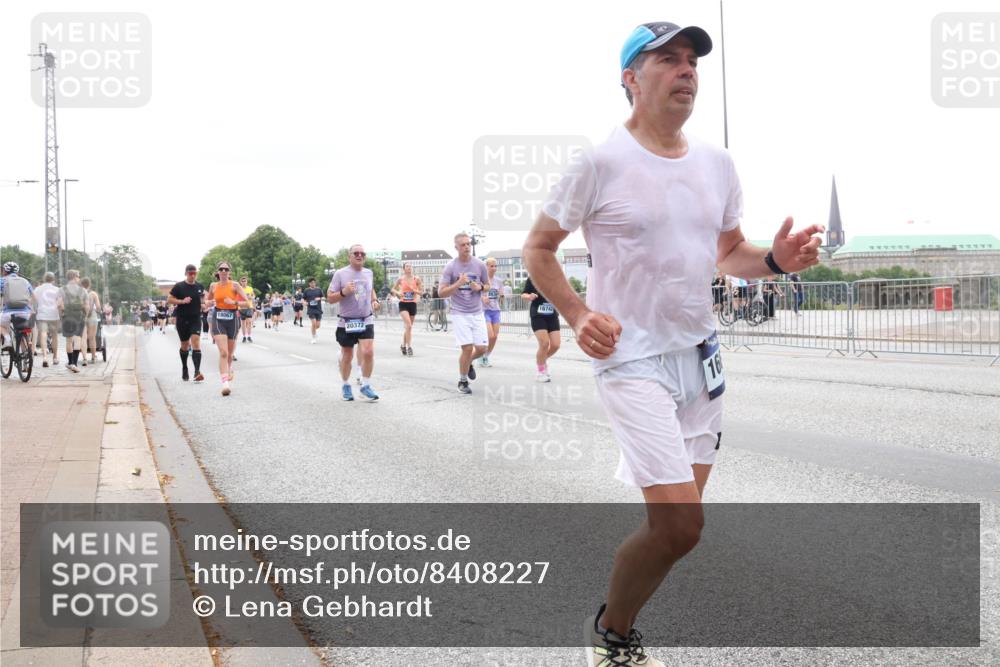 29.06.2025 - hella hamburg halbmarathon Lena Gebhardt http://msf.ph/oto/8408227 29.06.2025 10:50:40 Lombardsbrücke 18067, 20372, 16742, 16, 1129, 1208, 1259, 1828, 1930, 2047, 2200, 2358, 2859, 3184, 3203, 3229, 3647, 3680, 3710, 3805, 3838, 3897, 4168, 4642, 4695, 4771, 4848, 4961, 5119, 5131, 5997, 6178, 6680, 7133, 7141, 7161, 7505, 7677, 7938, 8200, 8299, 8779, 8833, 8834, 8986, 9096, 9168, 9933, 10029, 10286, 10437, 10552, 10614, 10636, 10744, 11426, 11577, 11696, 11716, 12079, 12392, 12393, 13887, 14102, 14144, 14534, 14591, 14940, 15017, 15230, 15416 meine-sportfotos.de