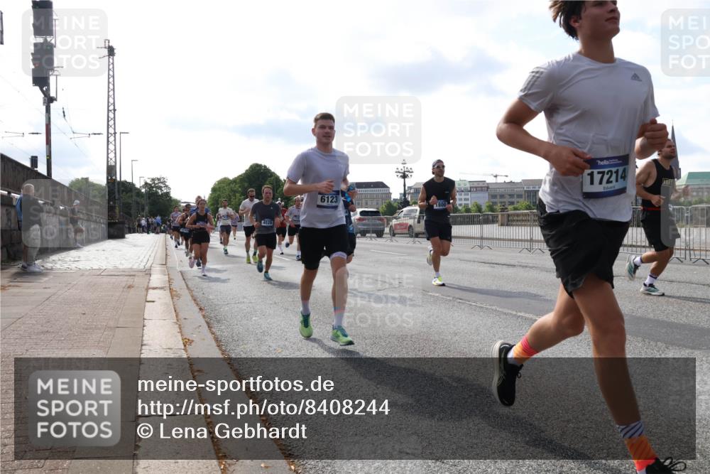 29.06.2025 - hella hamburg halbmarathon Lena Gebhardt http://msf.ph/oto/8408244 29.06.2025 09:49:53 Lombardsbrücke 4528, 6123, 1800, 17214, 1343, 1445, 1615, 1675, 1800, 1975, 2324, 2415, 2573, 2750, 2949, 2980, 3136, 3282, 3431, 3530, 4148, 4303, 4318, 4425, 4528, 4766, 5248, 5409, 6095, 6123, 6682, 7035, 7229, 7495, 7796, 8370, 8465, 8629, 8925, 9264, 9265, 9294, 9296, 9686, 9711, 9914, 9979, 10680, 10894, 10930, 11765, 12327, 12554, 12839, 13141, 13457, 13800, 14077, 14204, 14359, 14374, 14560, 14629, 14667, 14688, 14789, 15094 meine-sportfotos.de
