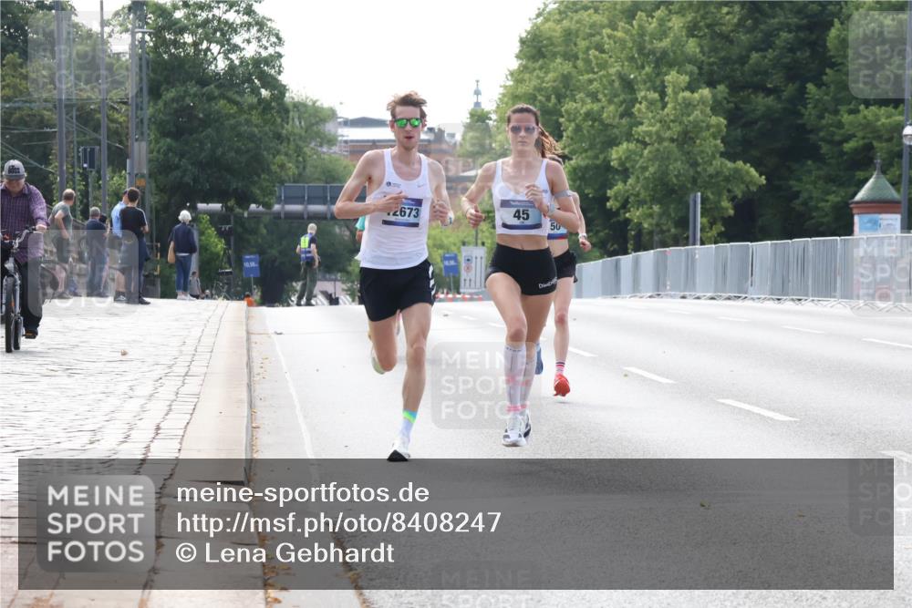 29.06.2025 - hella hamburg halbmarathon Lena Gebhardt http://msf.ph/oto/8408247 29.06.2025 09:37:39 Lombardsbrücke 2673, 45, 31, 45, 50, 12673 meine-sportfotos.de