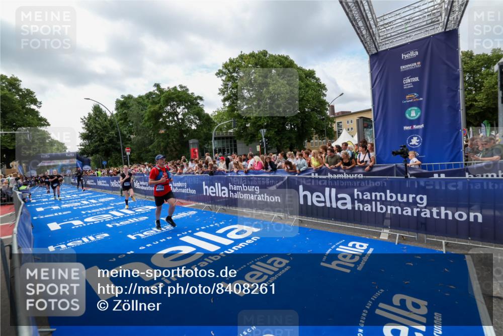 29.06.2025 - hella hamburg halbmarathon Zöllner http://msf.ph/oto/8408261 29.06.2025 10:43:02 Ziel 4823, 7035, 8218, 9364, 10469, 14849, 18659 meine-sportfotos.de