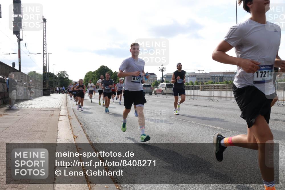 29.06.2025 - hella hamburg halbmarathon Lena Gebhardt http://msf.ph/oto/8408271 29.06.2025 09:49:54 Lombardsbrücke 4528, 6123, 1800, 17214, 1343, 1445, 1615, 1675, 1800, 1803, 1975, 2324, 2415, 2573, 2750, 2949, 3136, 3282, 3431, 3530, 4148, 4303, 4318, 4425, 4528, 5248, 5409, 6095, 6123, 6682, 6704, 7035, 7229, 7495, 7774, 7796, 8370, 8465, 8629, 8925, 9264, 9265, 9294, 9296, 9686, 9711, 9914, 9979, 10680, 10894, 10930, 11765, 12327, 12554, 12839, 13141, 13457, 13800, 14077, 14204, 14359, 14374, 14560, 14629, 14667, 14688, 14789, 15094 meine-sportfotos.de