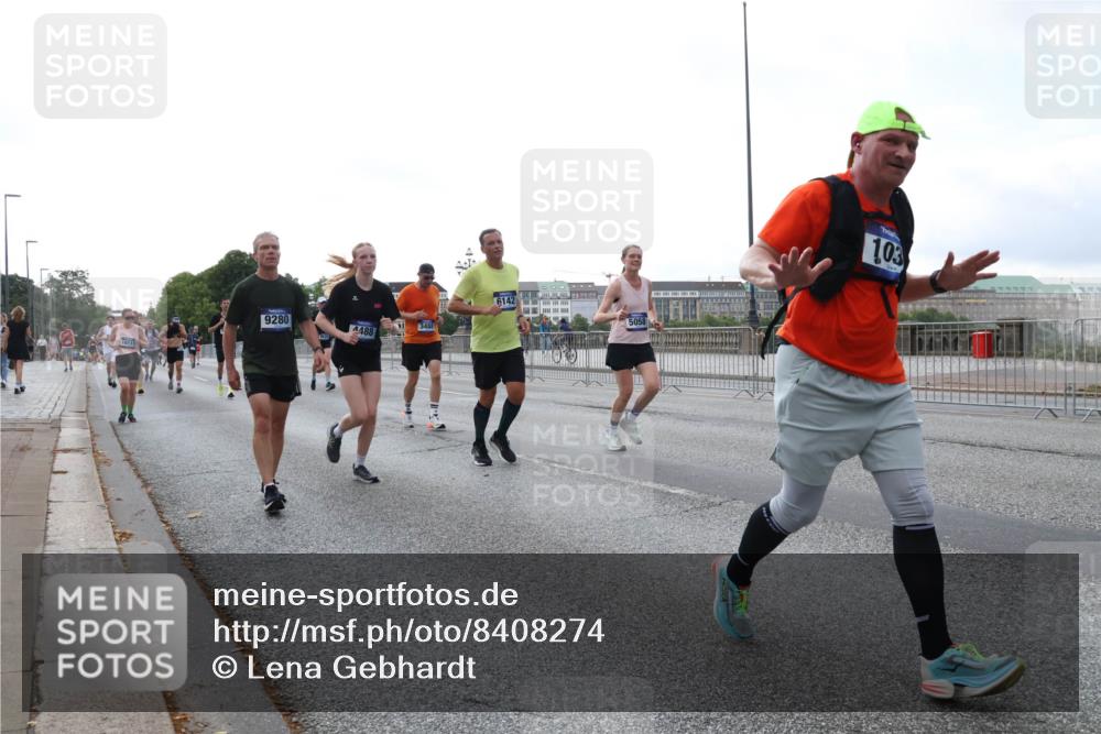 29.06.2025 - hella hamburg halbmarathon Lena Gebhardt http://msf.ph/oto/8408274 29.06.2025 10:04:08 Lombardsbrücke 18111, 9280, 4488, 6142, 3488, 5058, 103, 1032, 1355, 1367, 1674, 2277, 2979, 3488, 4095, 4488, 4587, 5058, 5354, 5363, 5365, 5396, 5613, 5976, 6142, 6706, 6709, 7006, 7017, 7306, 7485, 8177, 8217, 8421, 8422, 8423, 8469, 8484, 8727, 9280, 9526, 9899, 10756, 10962, 11402, 11511, 11582, 11614, 12004, 12005, 12336, 12653, 12998, 13173, 13583, 14340, 14436, 14917, 15520, 15525, 15678, 16099, 16113, 16621, 16989, 17071, 17098, 17437 meine-sportfotos.de