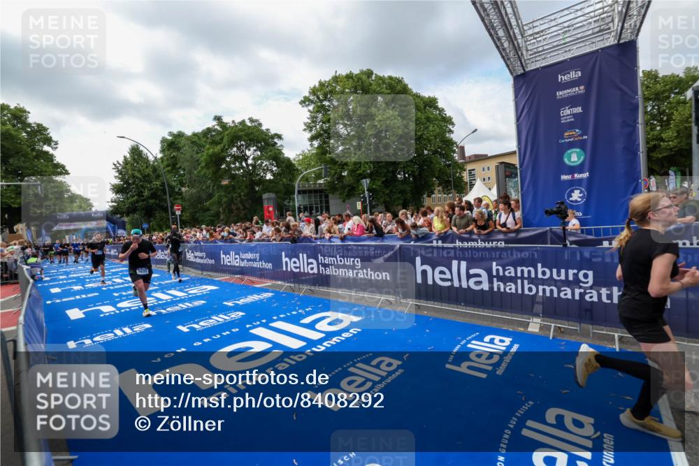 29.06.2025 - hella hamburg halbmarathon Zöllner http://msf.ph/oto/8408292 29.06.2025 10:43:05 Ziel 4229, 4823, 6721, 7035, 8218, 9364, 9833, 10469, 12657, 12723, 12776, 12839, 17177, 19038 meine-sportfotos.de